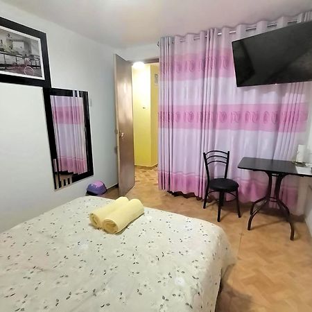 Appartement Right Across From The Airport - Free Shuttle - A Y J Familia à Lima Extérieur photo