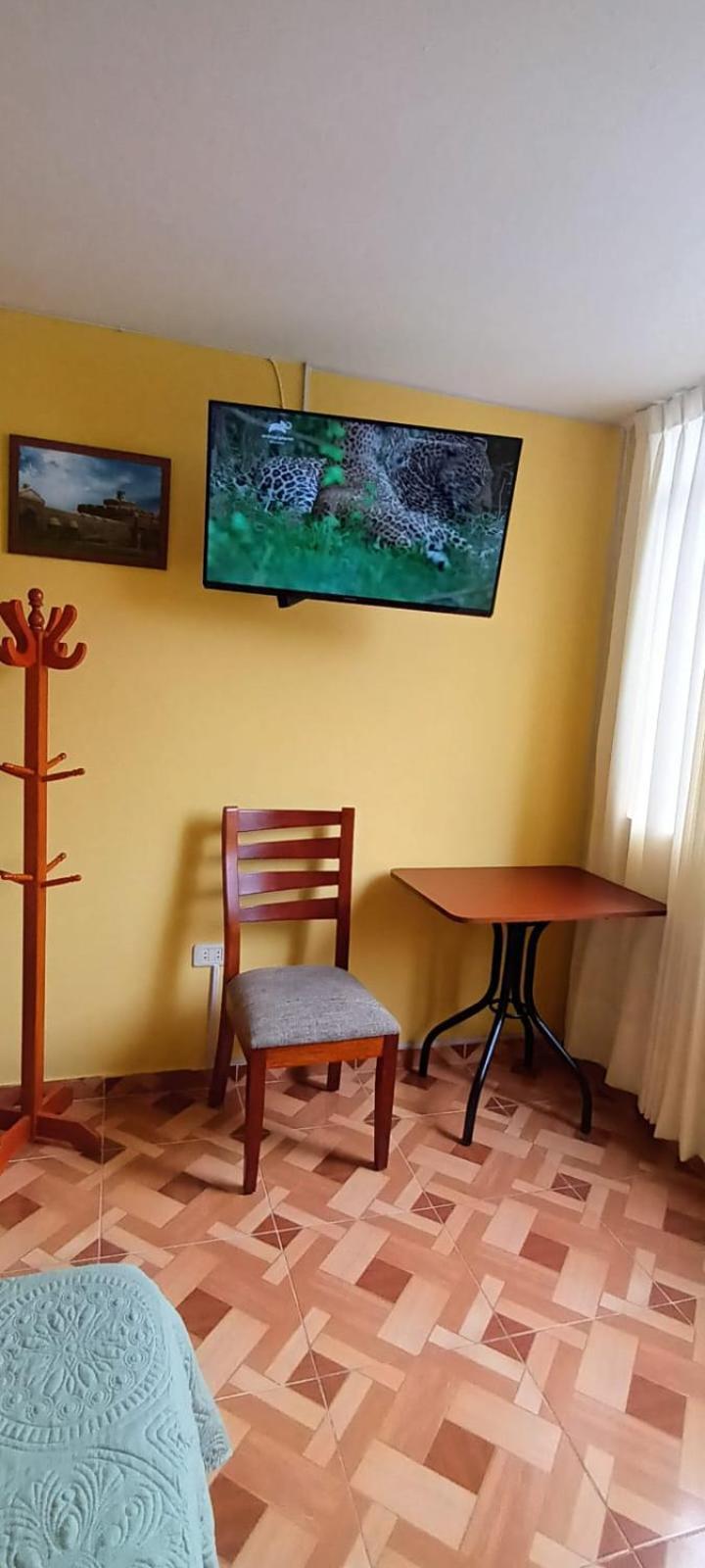 Appartement Right Across From The Airport - Free Shuttle - A Y J Familia à Lima Chambre photo