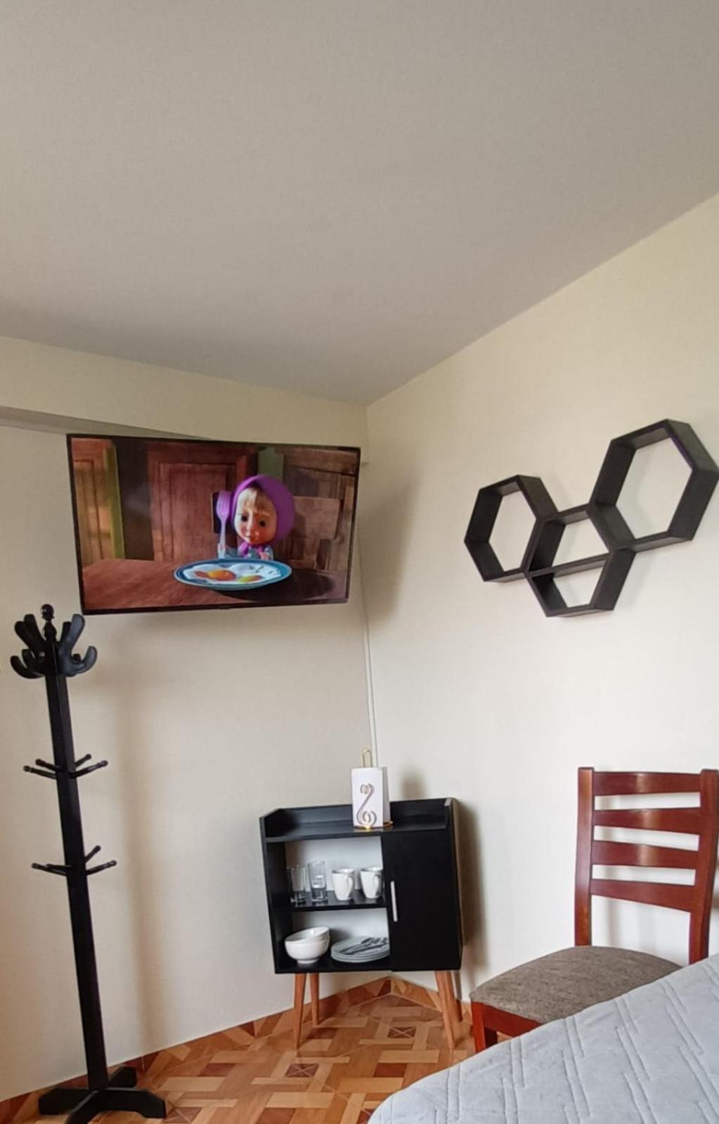 Appartement Right Across From The Airport - Free Shuttle - A Y J Familia à Lima Chambre photo