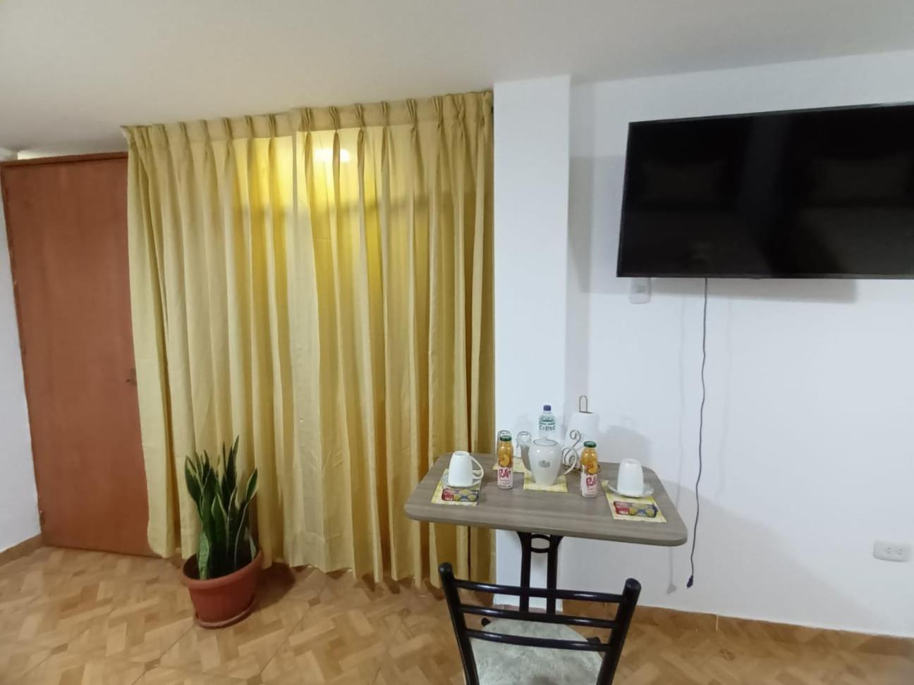 Appartement Right Across From The Airport - Free Shuttle - A Y J Familia à Lima Extérieur photo